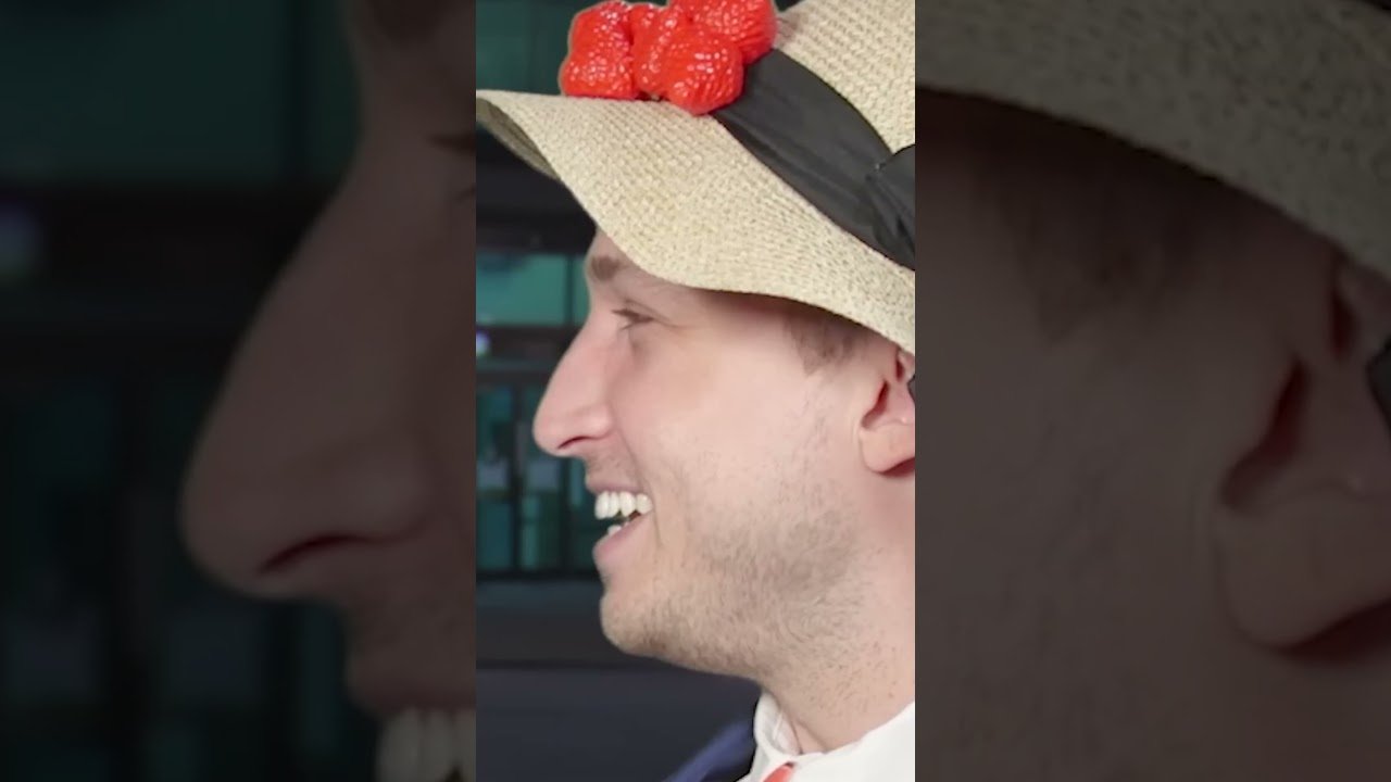 news reporter pause